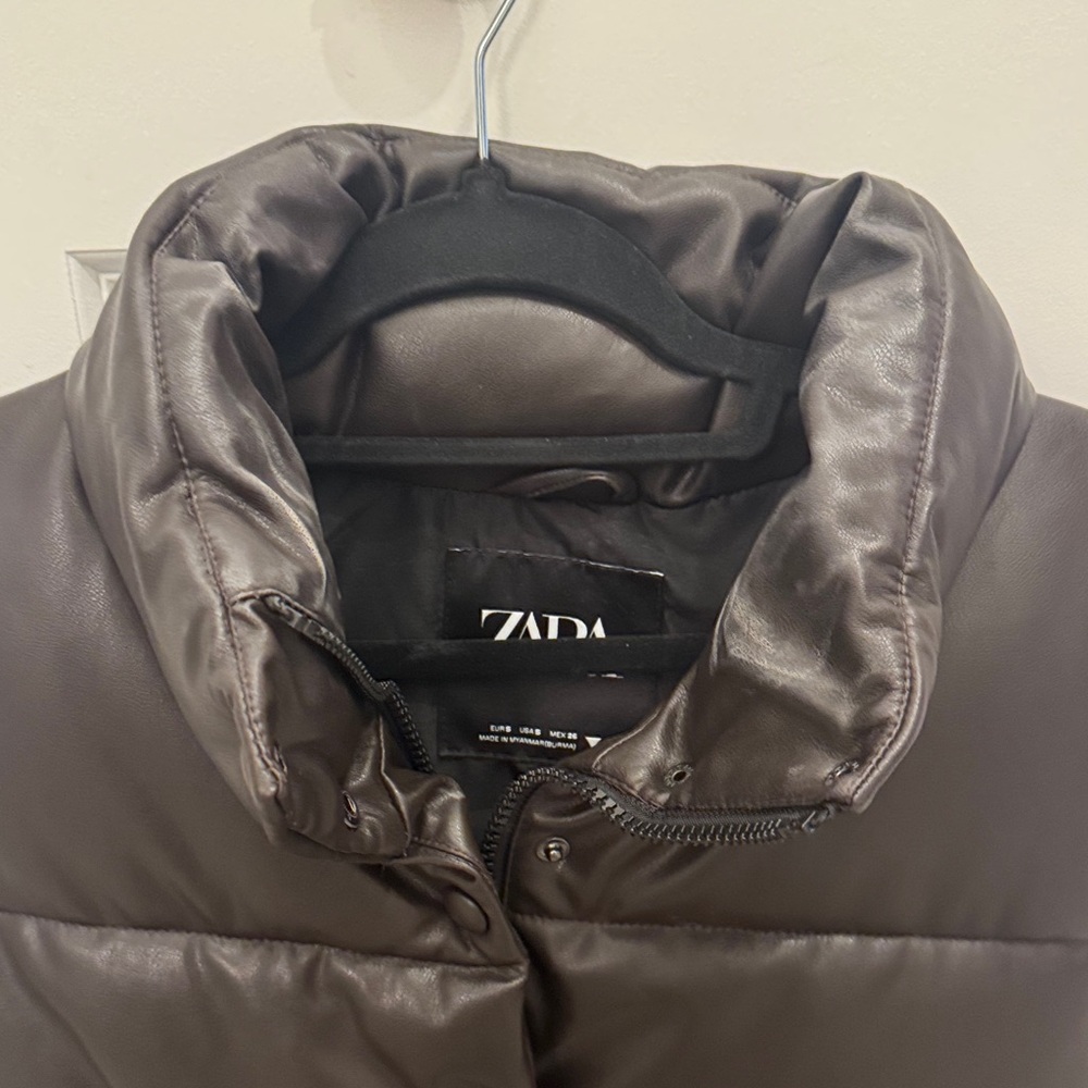 ZARA Padded Faux Leather Puffer Vest – Dark Chocolate Brown (S) - Picture 4 of 5